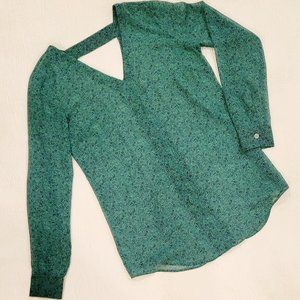 Size XS: CAbi Bountiful Blouse Style 5208